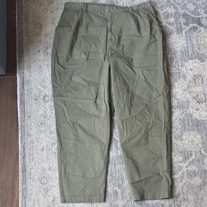 GAP Women's Straight Leg Pants in Olive